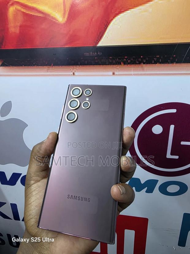 Samsung Galaxy S22 Ultra 5G 256 GB Rose Gold - main view