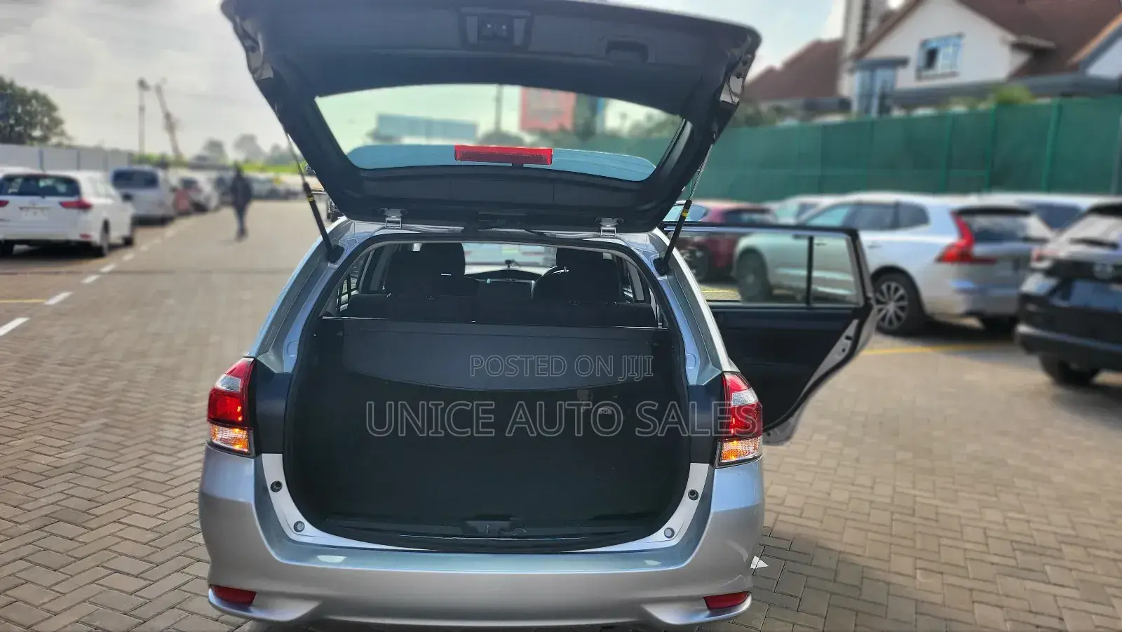 Toyota Corolla Fielder 1.5 Hybrid FWD 2018 Silver