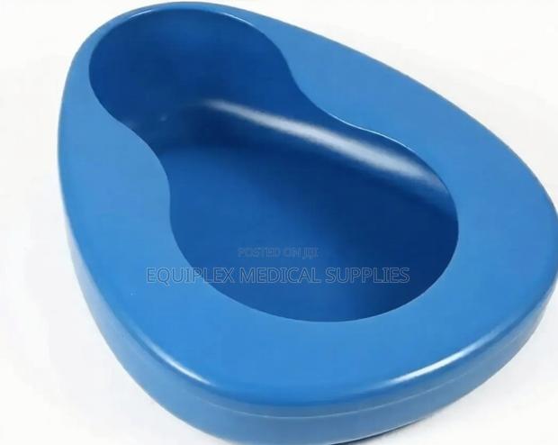 High-Quality Plastic Bed Pan for Patient Care - main view