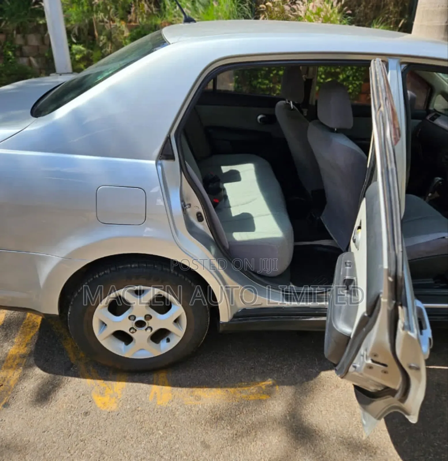 Nissan Tiida 2006 Silver