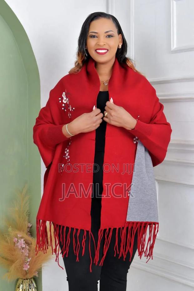 Elegant Ponchos With Sleeves - El - thumbnail 8