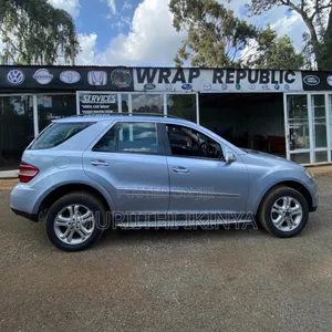 Mercedes-Benz C320 2009 Blue