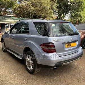 Mercedes-Benz C320 2009 Blue