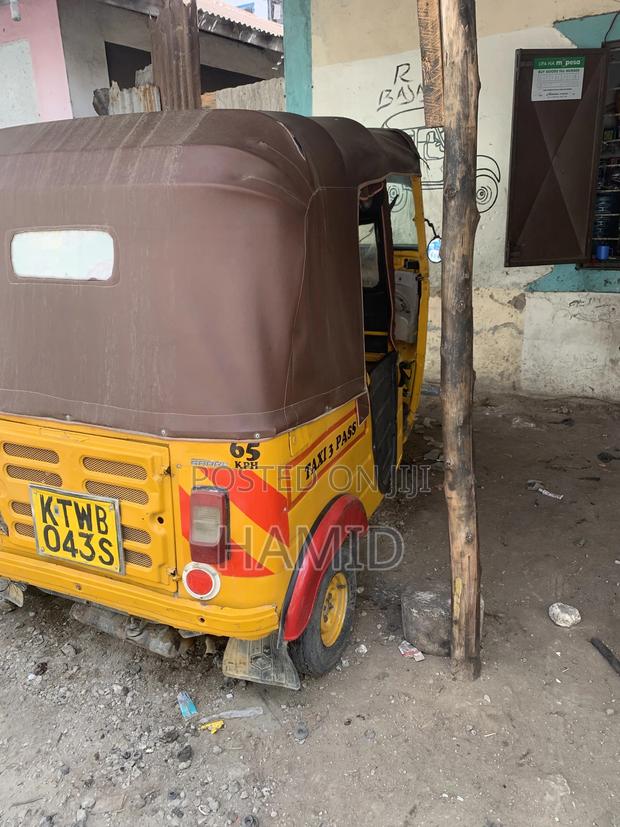 Bajaj RE 2022 Yellow - thumbnail 3