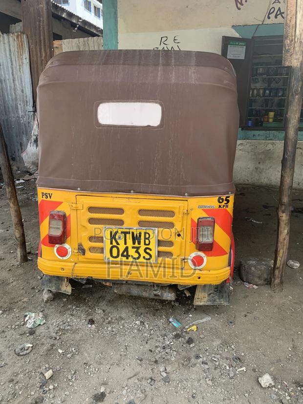 Bajaj RE 2022 Yellow - thumbnail 4