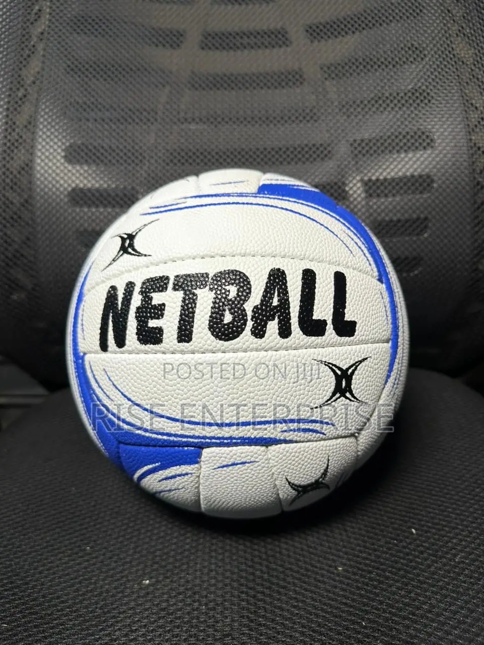 Gilbert Netball Balls-White Blue