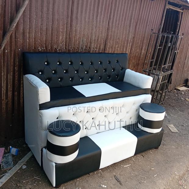 Pedicure Chairs Black and White With a Puff