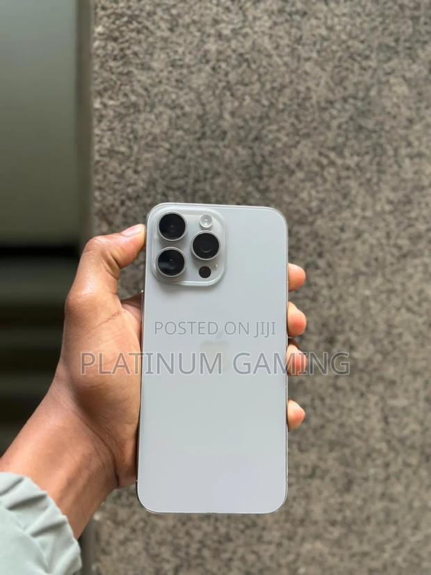 Apple iPhone 15 Pro Max 256 GB Gray - thumbnail 3