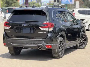 Subaru Forester Premium AWD 2019 Black