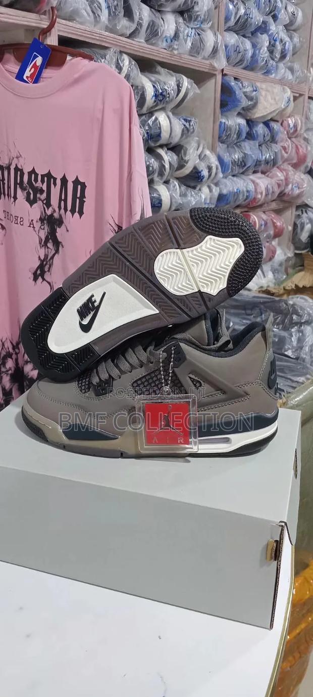 Air Jordan 4 - thumbnail 2