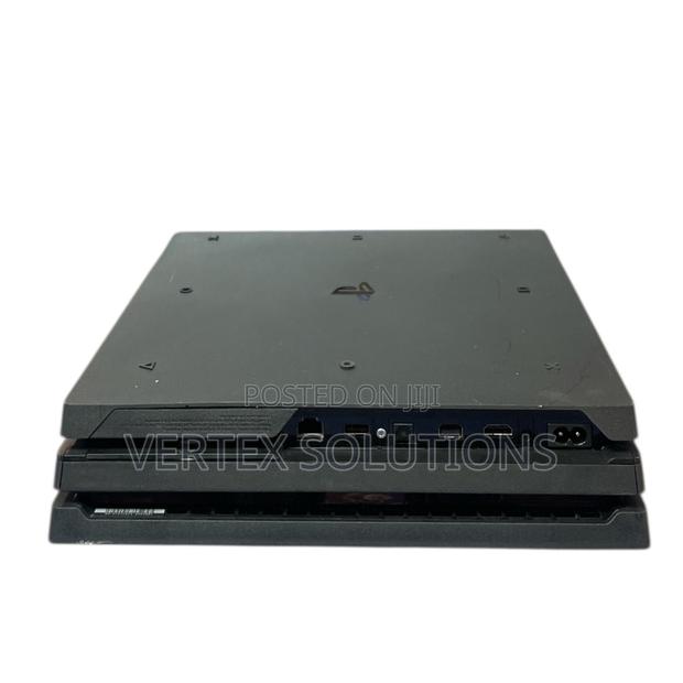 Play Station 4 Pro - main view