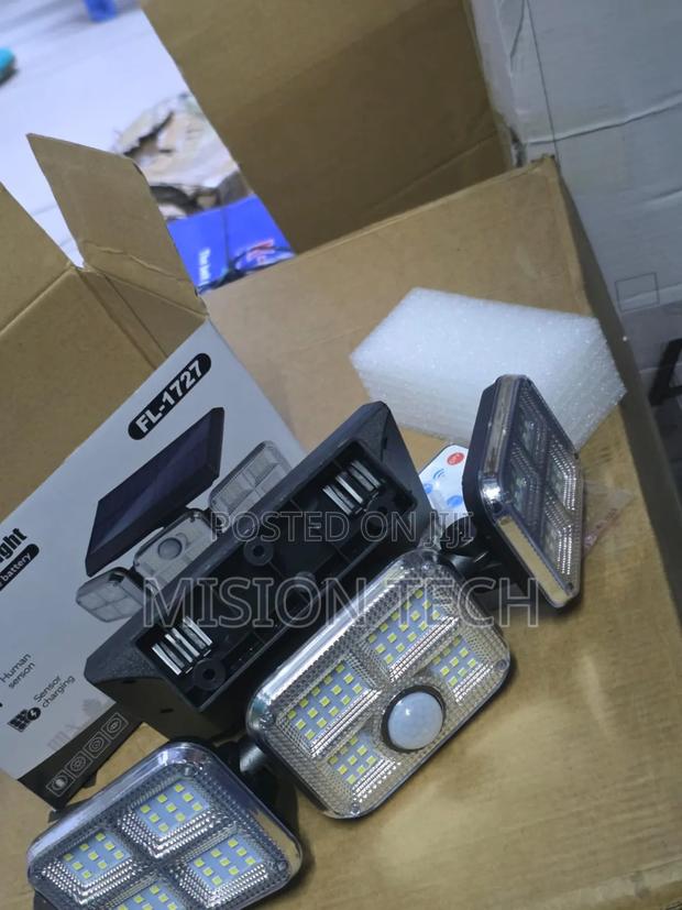 3 Head Solar Street Light - main view