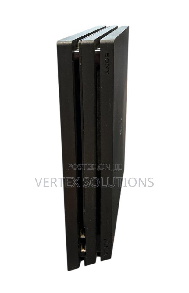 Play Station 4 Pro - main view