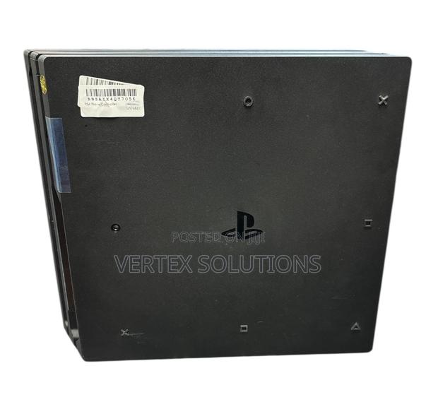 Play Station 4 Pro - main view