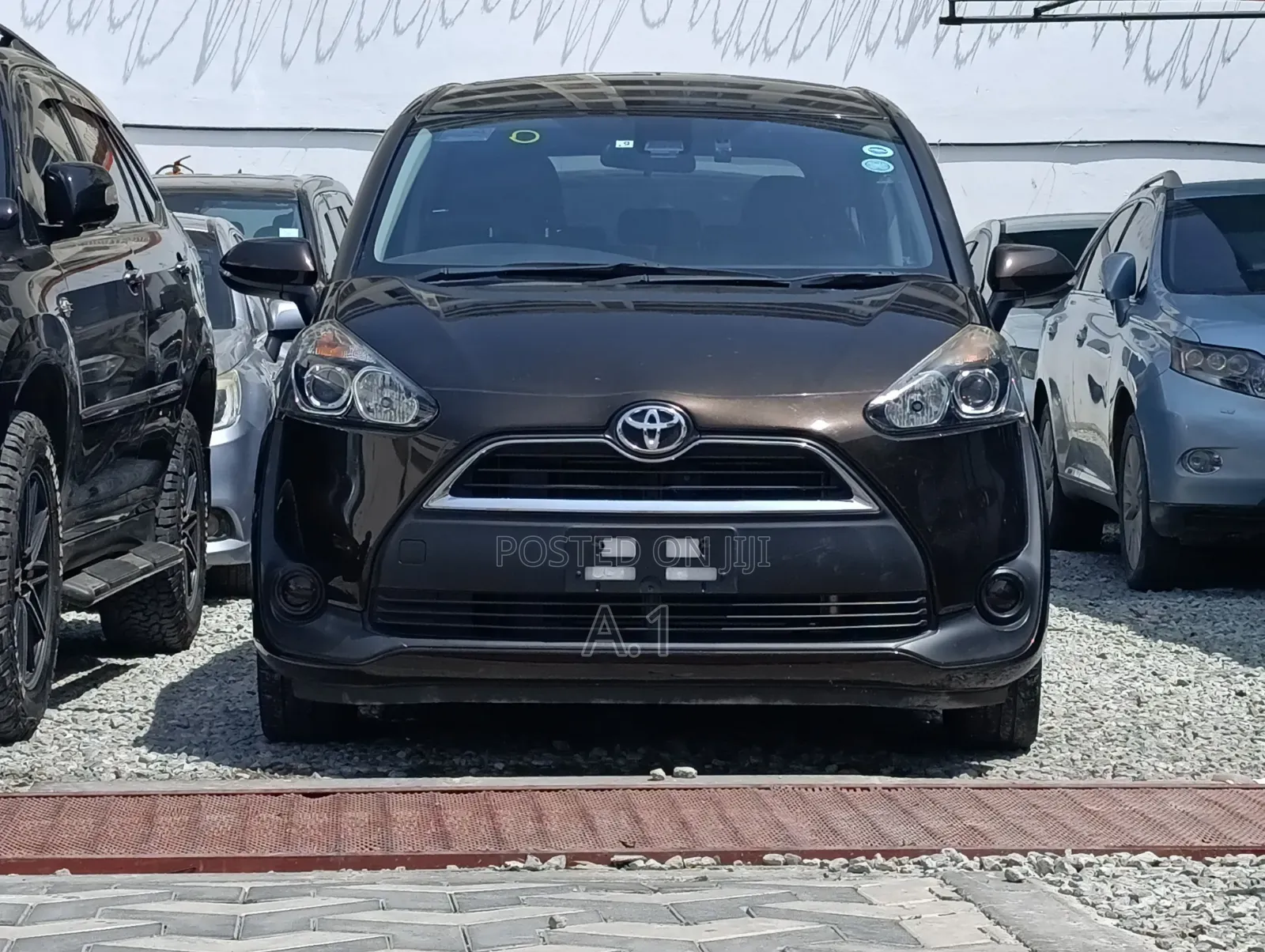 Toyota Sienta 1.5 FWD 2018 Brown