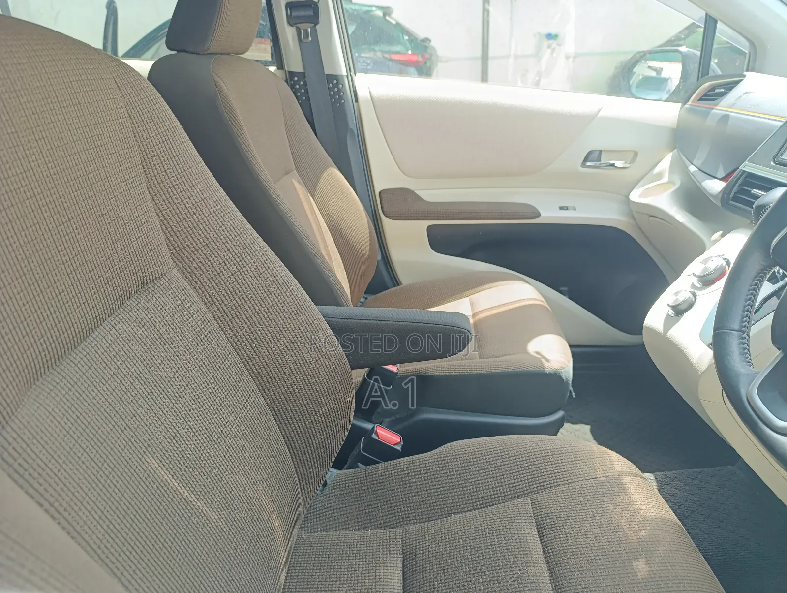 Toyota Sienta 1.5 FWD 2018 Brown
