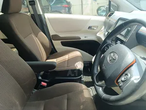 Toyota Sienta 1.5 FWD 2018 Brown