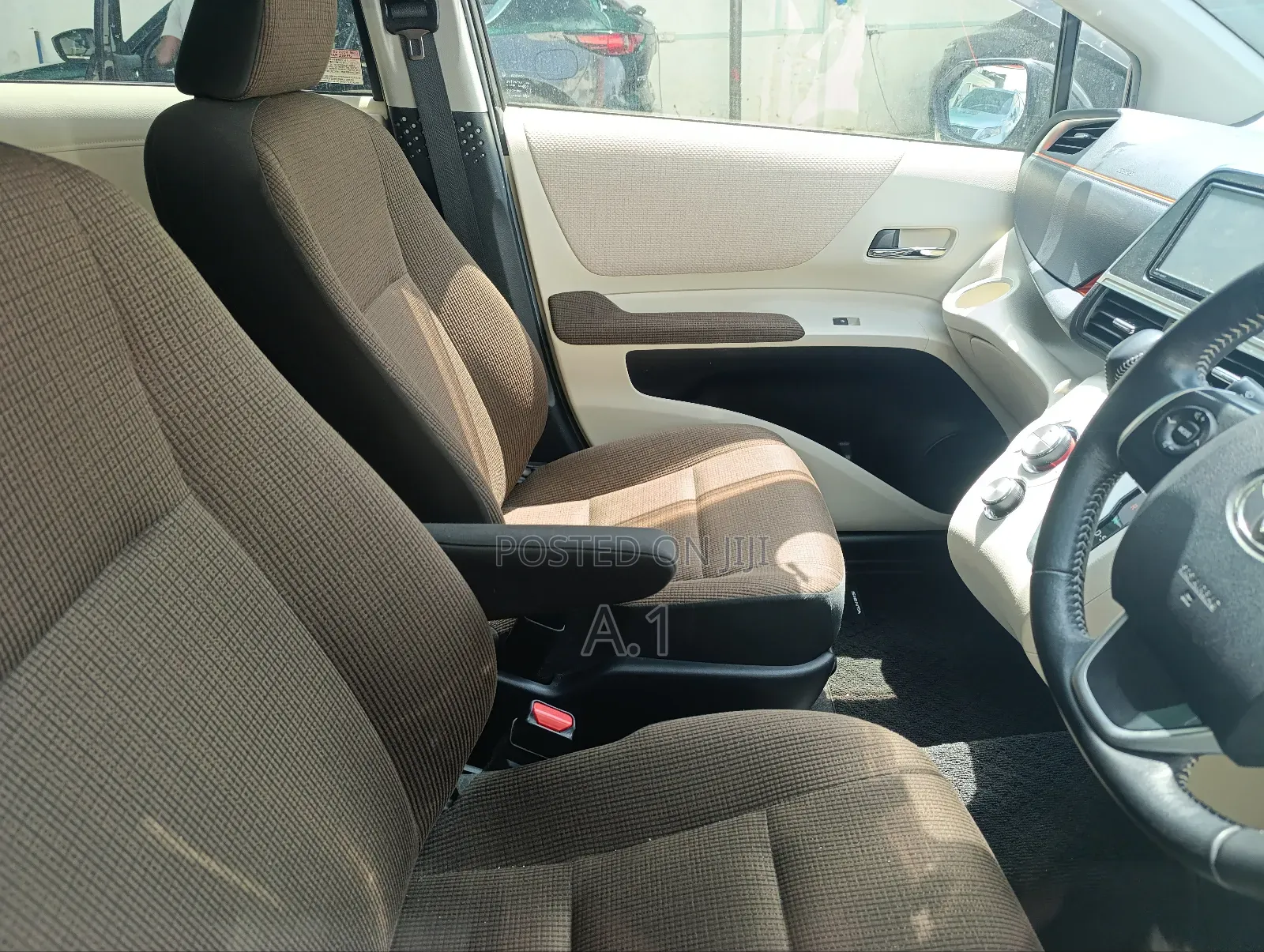 Toyota Sienta 1.5 FWD 2018 Brown