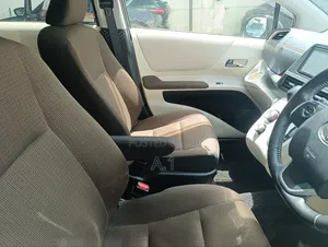 Toyota Sienta 1.5 FWD 2018 Brown