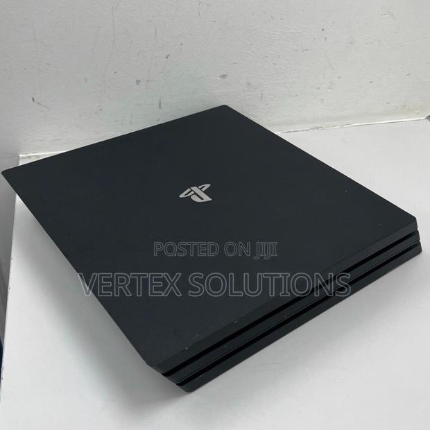 Play Station 4 Pro - main view