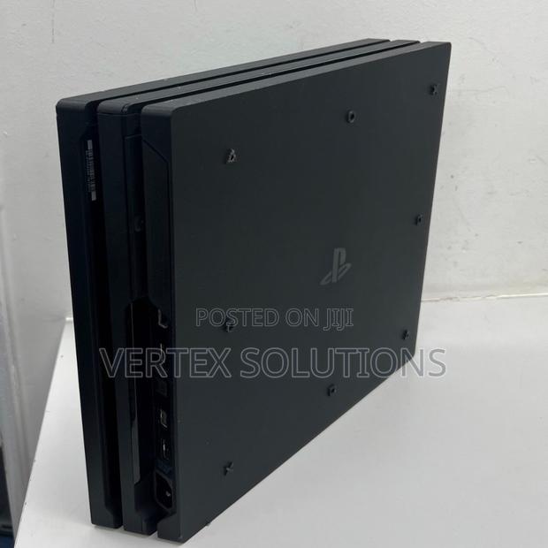 Play Station 4 Pro - main view