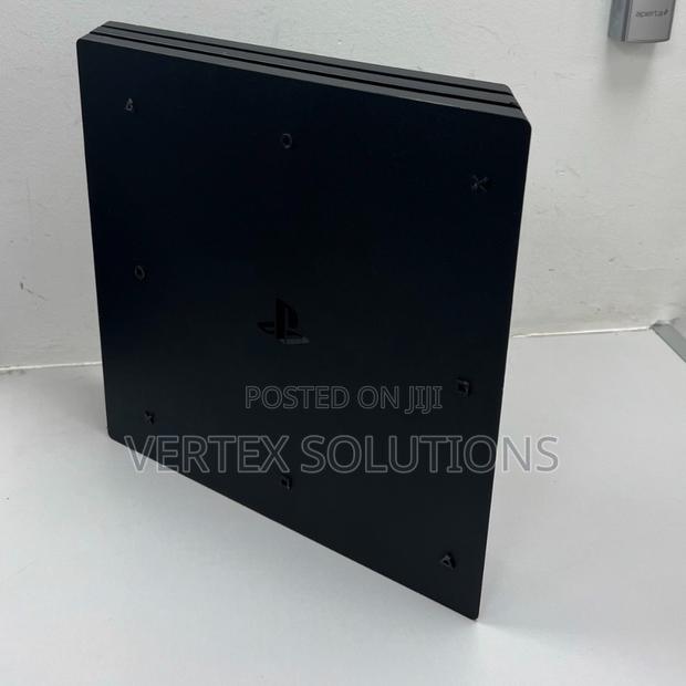 Play Station 4 Pro - main view