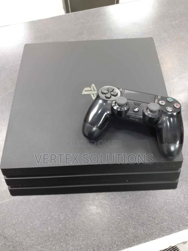 Play Station 4 Pro - main view