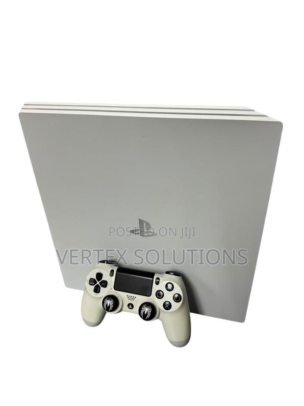 Play Station 4 Pro - main view