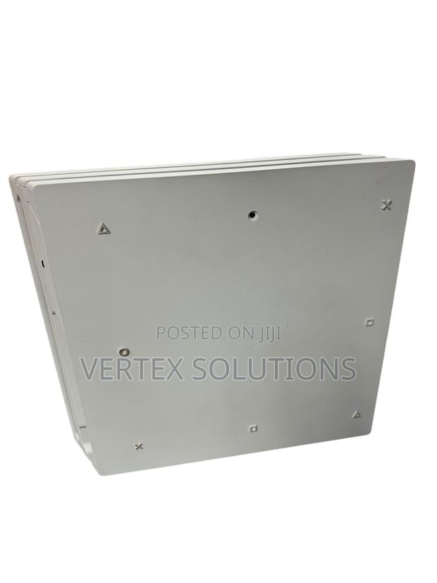 Play Station 4 Pro - main view