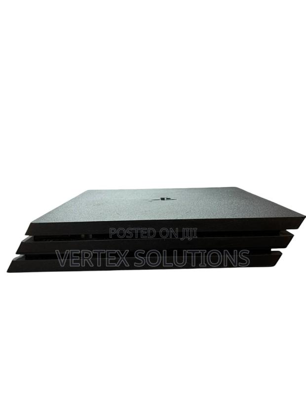 Play Station 4 Pro - main view