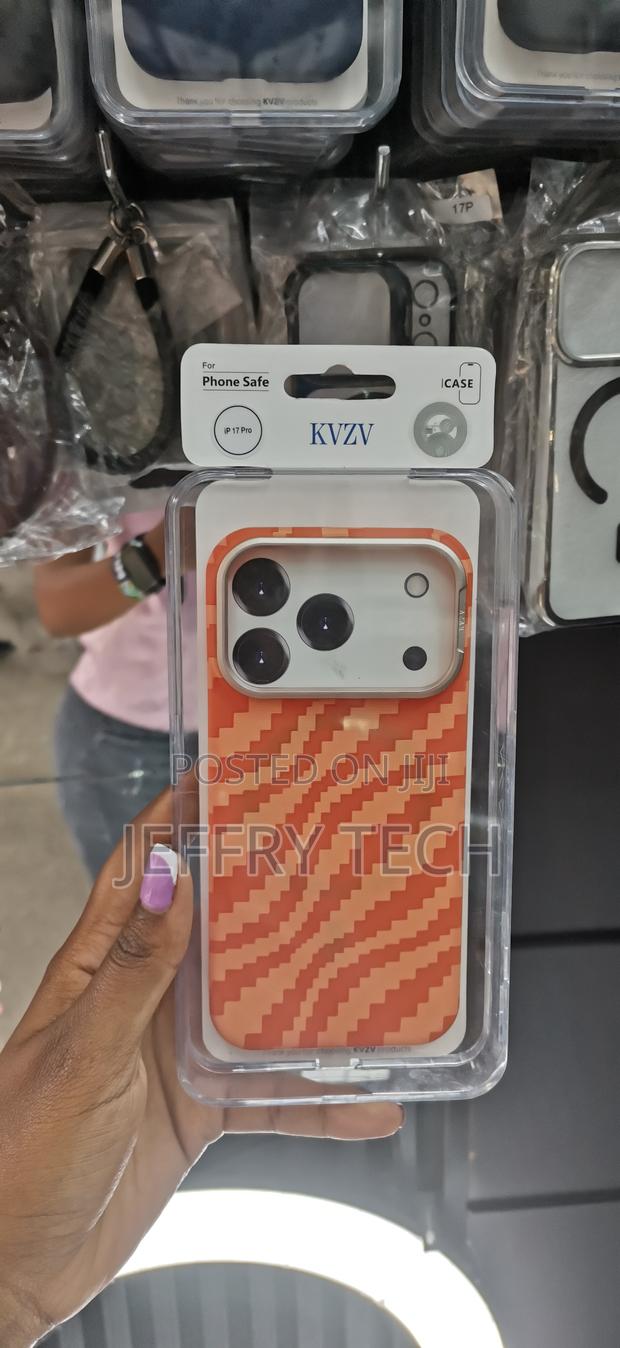 Biker iPhone 17 Pro Aramid Carbon Fiber Texture Thin Cover - main view