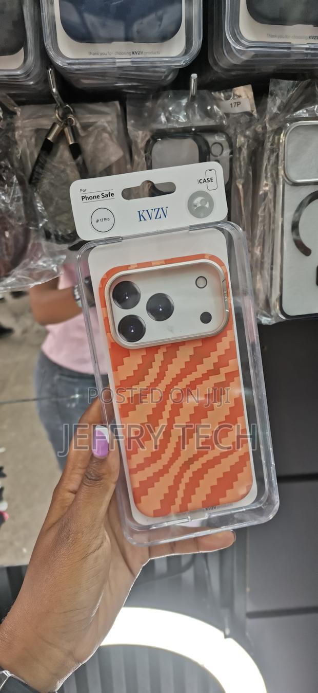 Biker iPhone 17 Pro Aramid Carbon Fiber Texture Thin Cover - thumbnail 3