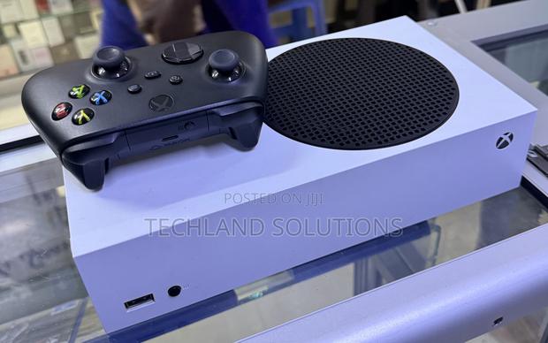 Minimally Used Xbox Series S Controller - main view