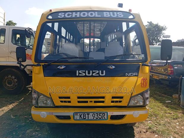 Isuzu NQR 2012 Yellow - thumbnail 2