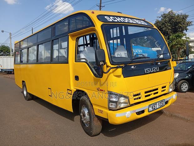 Isuzu NQR 2012 Yellow