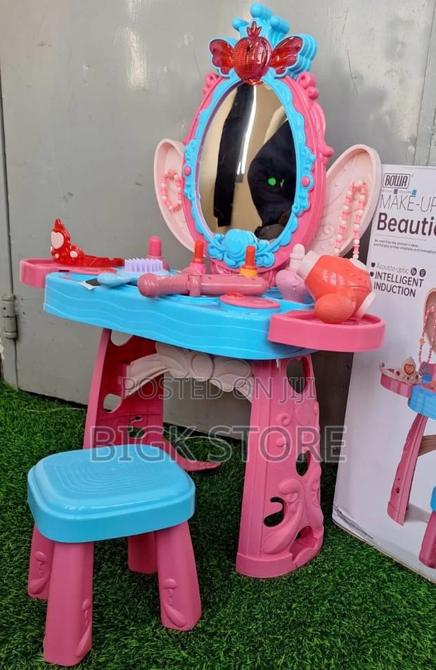 Beautician Makeup Desk - main view