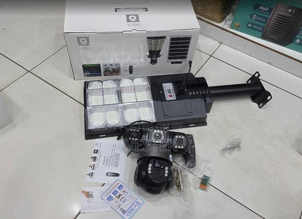 Triple Lens Floodlight Solar Camera 4g 3 Lens CCTV Camera