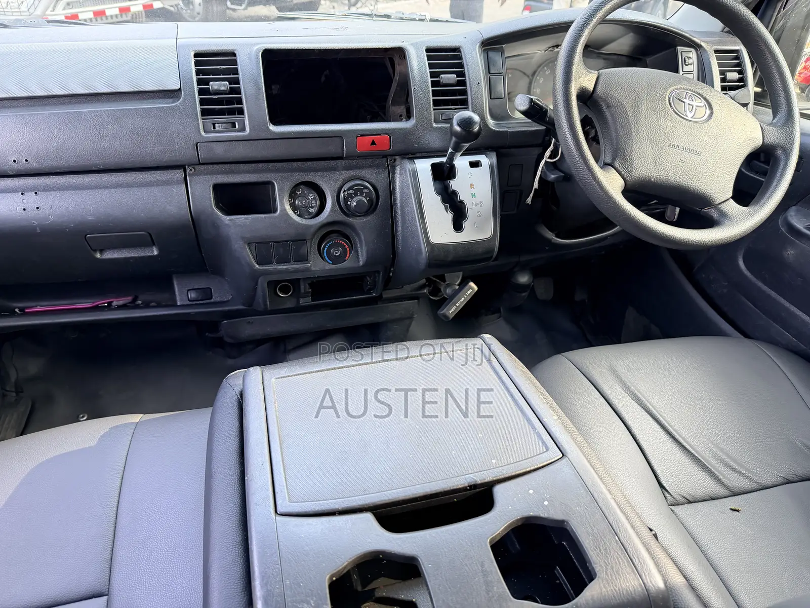 Toyota HiAce 2014 Blue