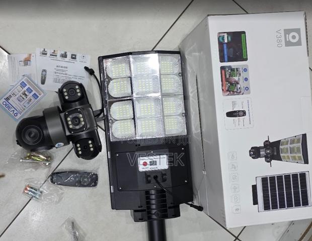 Triple Lens 4g Solar CCTV Camera With 180w Street Light Floodlight