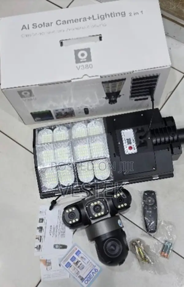 Streetlight 4g Solar Triple Lens PTZ Camera 180w