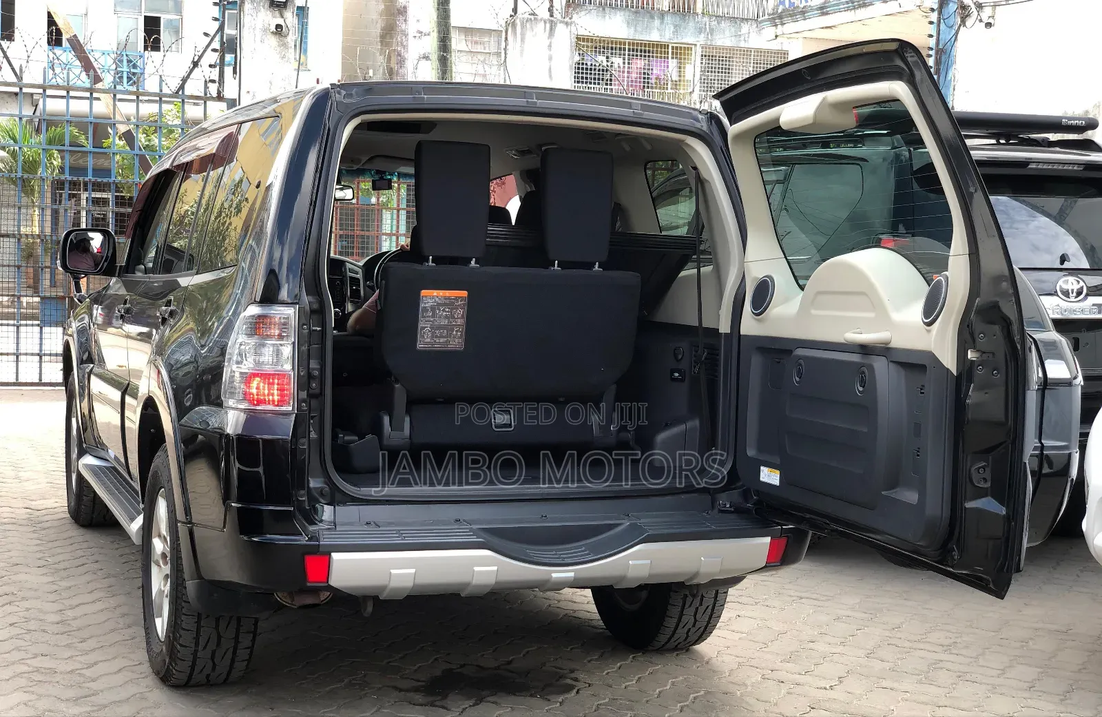 Mitsubishi Pajero V80 3.2 DI-D 2018 Black