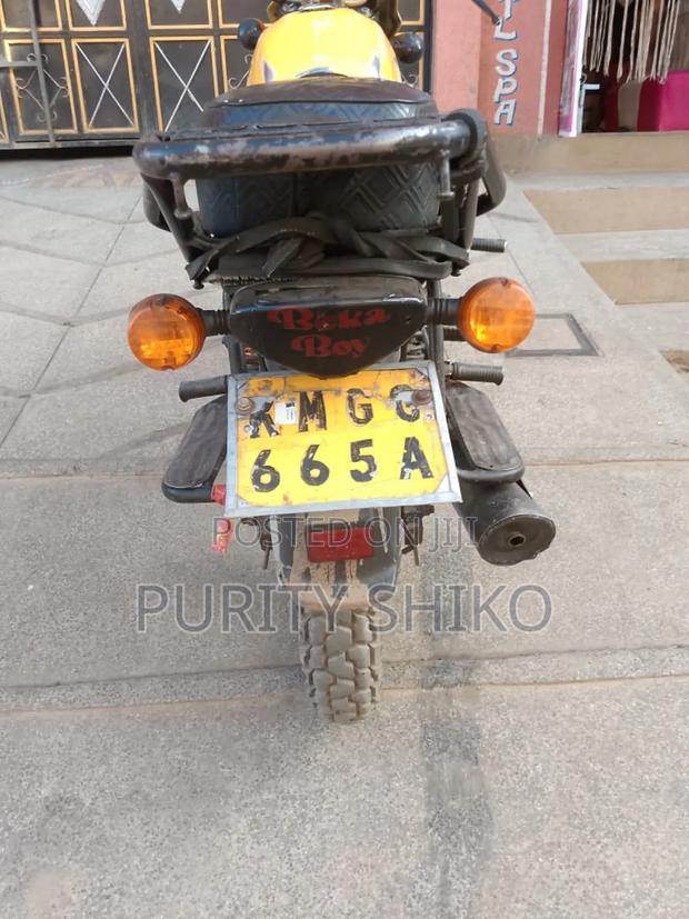 Bajaj Boxer 125 2024 Yellow - main view