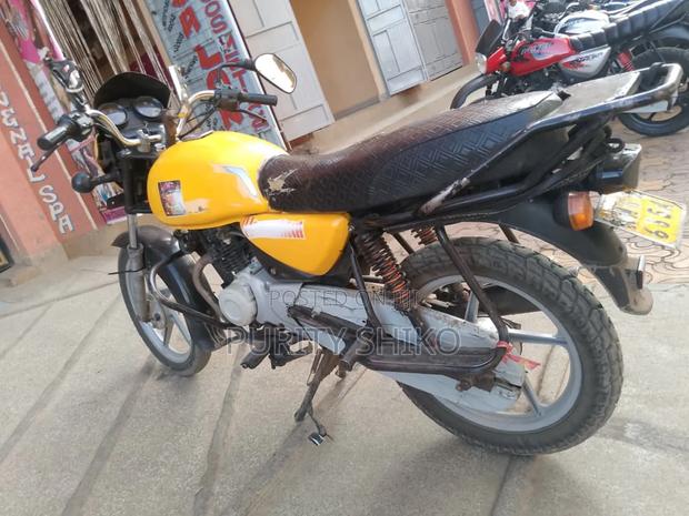 Bajaj Boxer 125 2024 Yellow - thumbnail 2