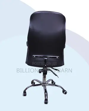 Executive Leather Chair for Boardroom Offices — Padded Arm Comfort