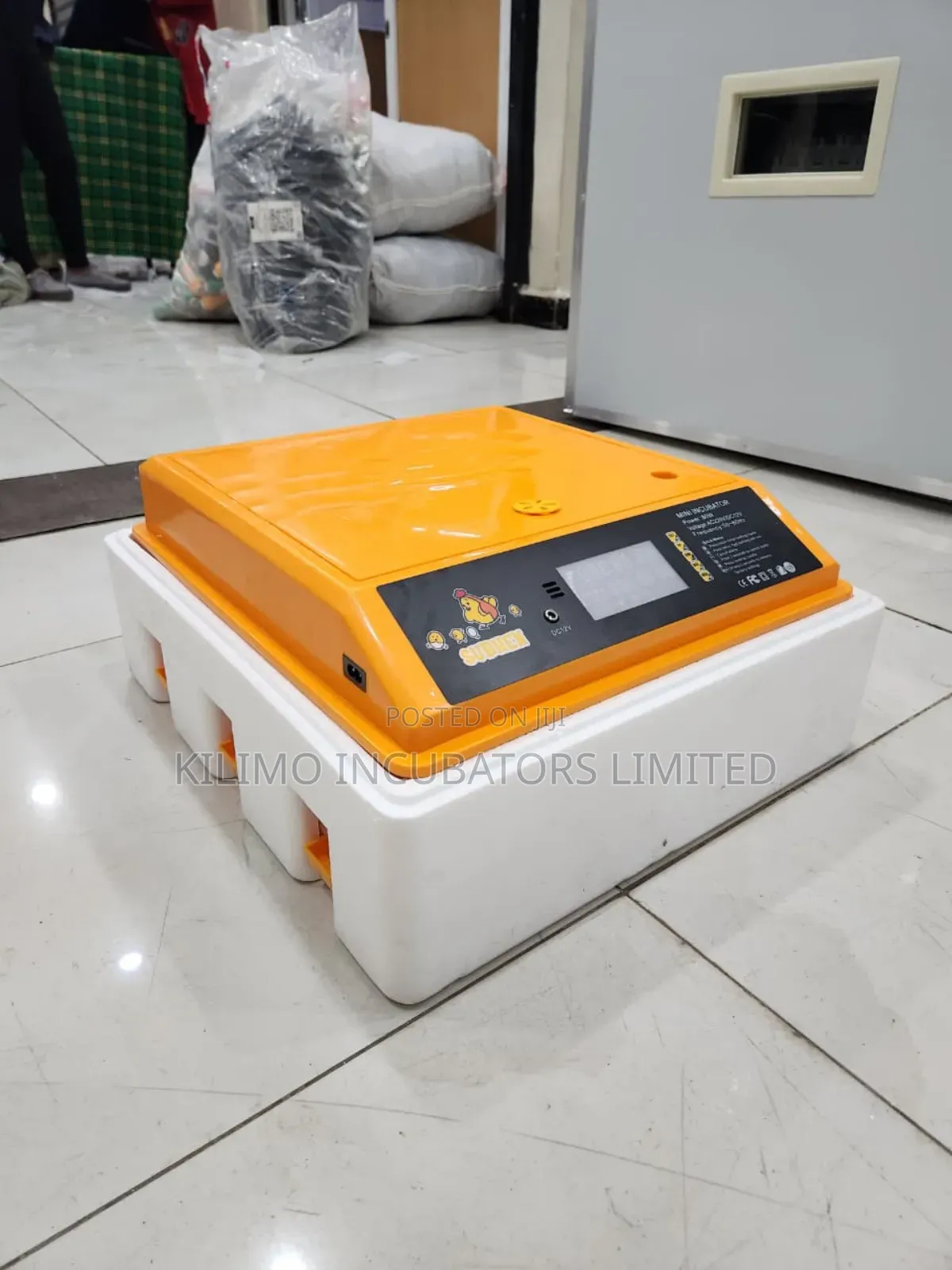 64 Eggs Capacity Incubator