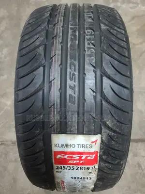 245/35r19 Kumho Tires 93y Escta Spt