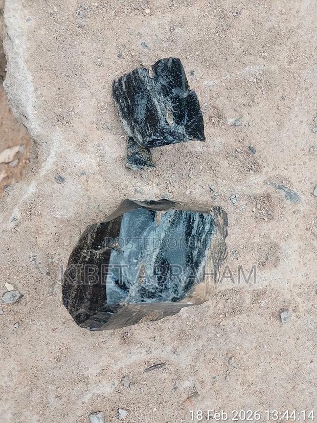 Black Spinel Gemstone - thumbnail 2