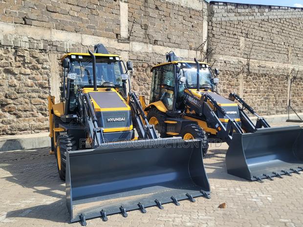 Hyundai Backhoe Loader - main view
