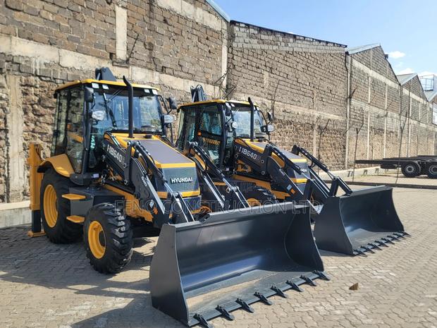 Hyundai Backhoe Loader - thumbnail 2