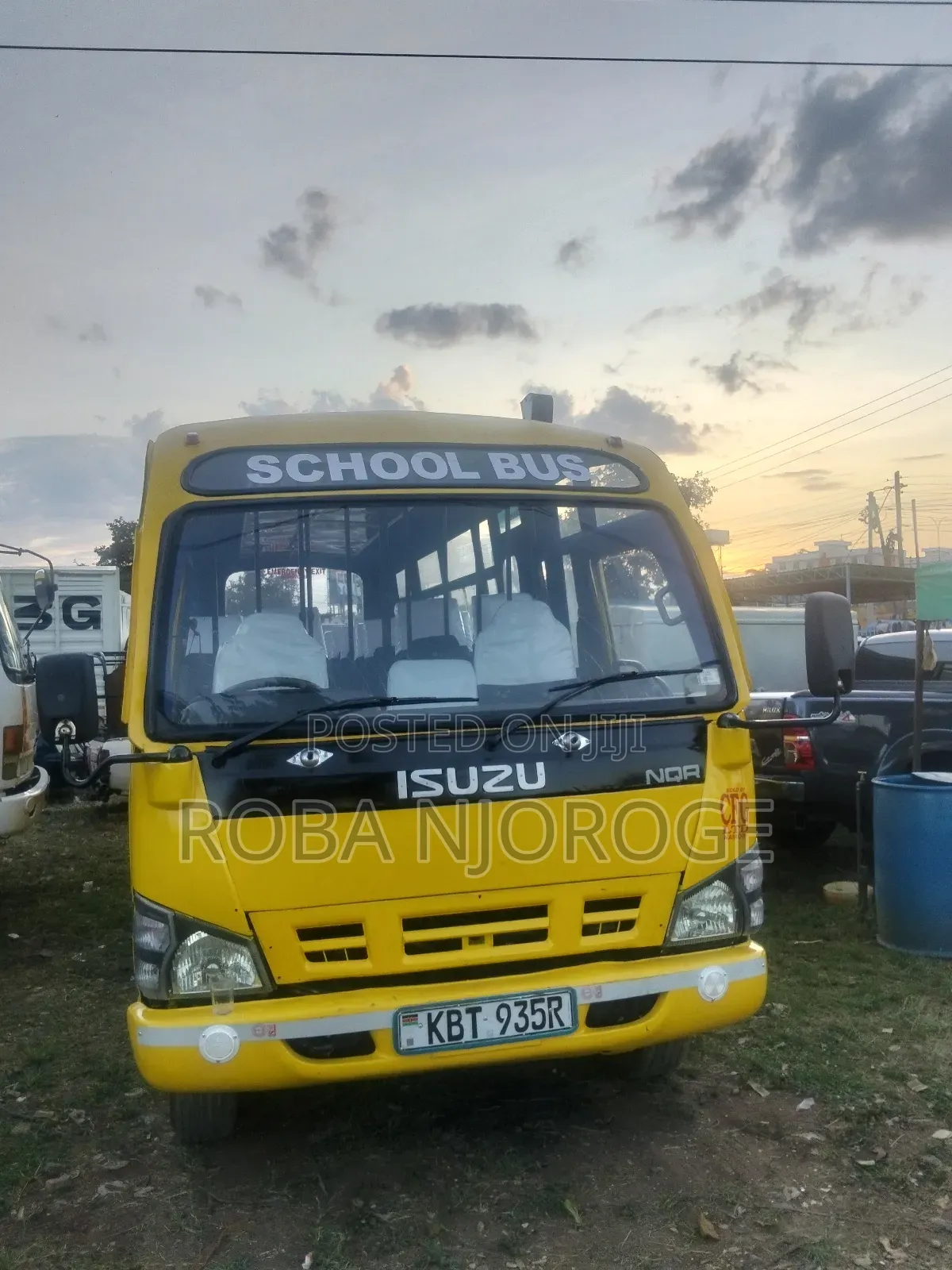 Isuzu NQR 2011 Yellow